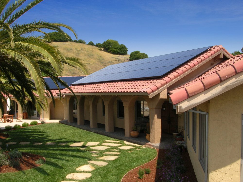 Instalación solar de techo de tejas SunPower