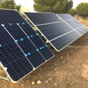 instalando placas solares monocristalinas