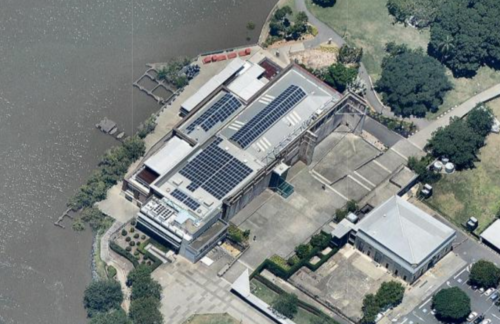 Imágenes aéreas de la instalación de un panel solar de 100kW en Brisbane Powerhouse